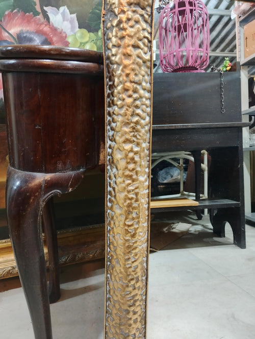 Espelho Decorativo com Moldura Dourada Trabalhada